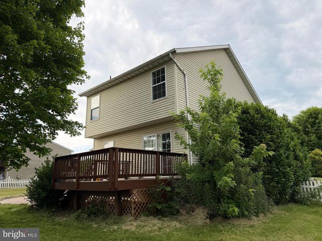 1665 TAYLOR DR, Hanover, PA 17331