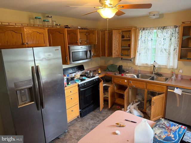 1665 TAYLOR DR, Hanover, PA 17331