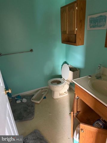 1665 TAYLOR DR, Hanover, PA 17331