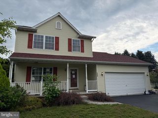 1665 TAYLOR DR, Hanover, PA 17331