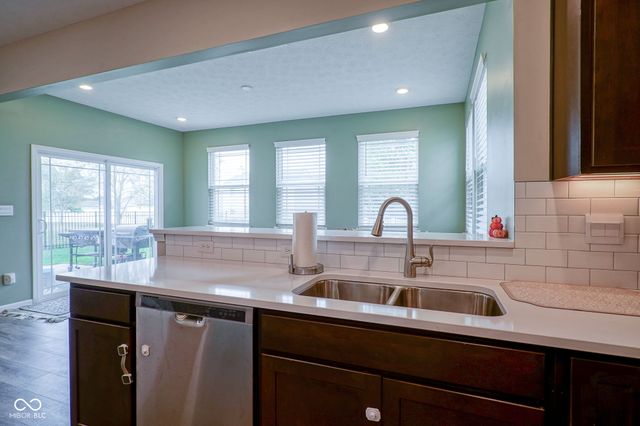 6810 Birmingham Avenue, Mccordsville, IN 46055