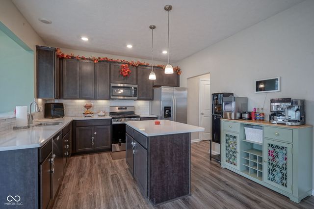 6810 Birmingham Avenue, Mccordsville, IN 46055