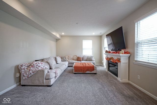 6810 Birmingham Avenue, Mccordsville, IN 46055