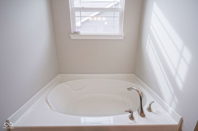 6810 Birmingham Avenue, Mccordsville, IN 46055