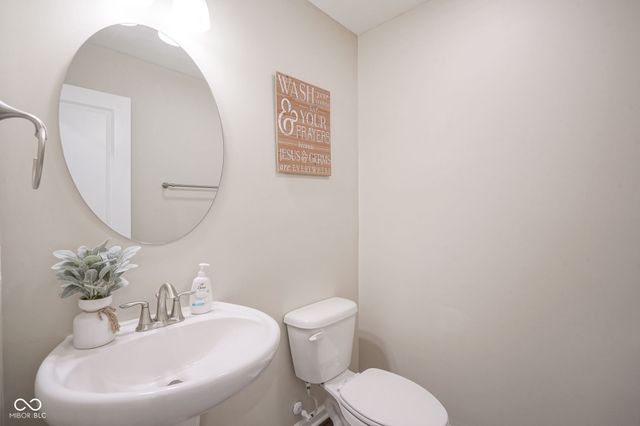 6810 Birmingham Avenue, Mccordsville, IN 46055