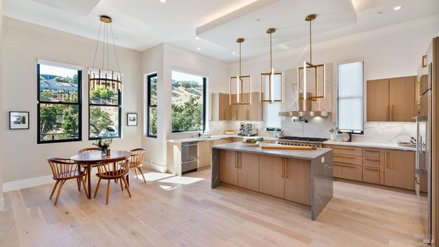 3735 Lakebriar Pl, Santa Rosa, CA 95403