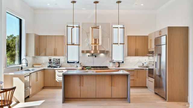 3735 Lakebriar Pl, Santa Rosa, CA 95403