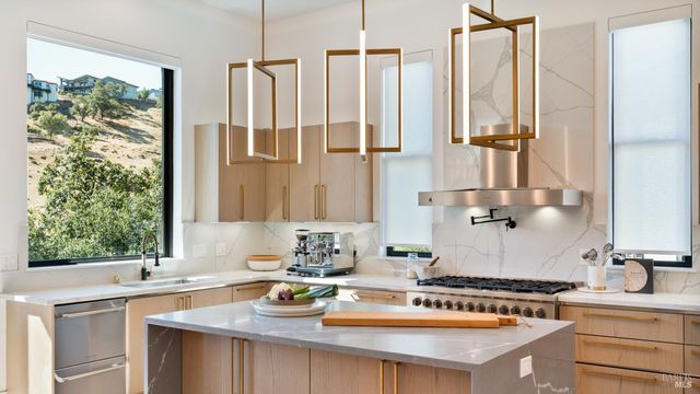 3735 Lakebriar Pl, Santa Rosa, CA 95403