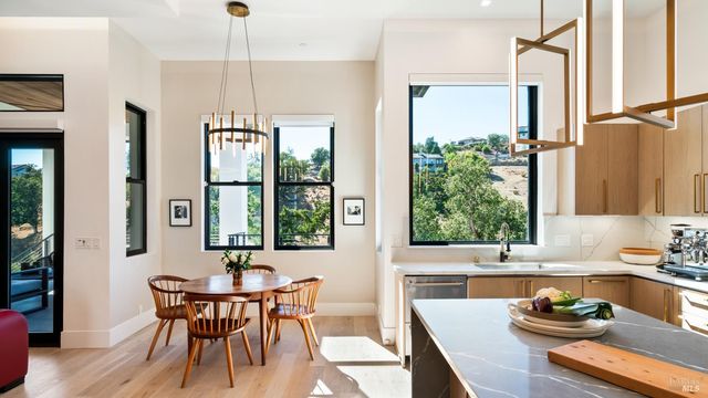 3735 Lakebriar Pl, Santa Rosa, CA 95403