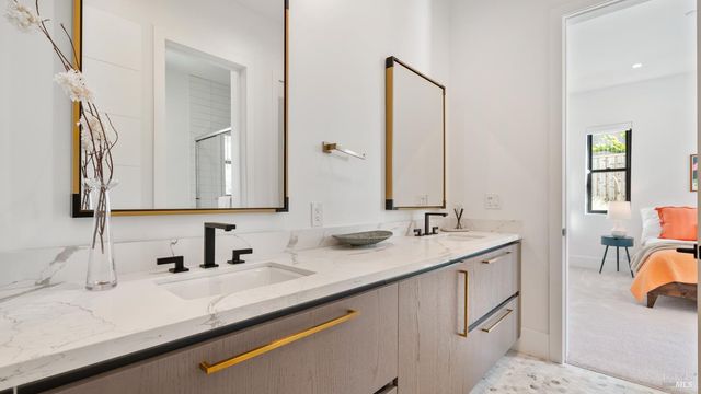 3735 Lakebriar Pl, Santa Rosa, CA 95403