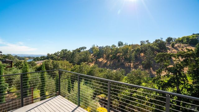 3735 Lakebriar Pl, Santa Rosa, CA 95403