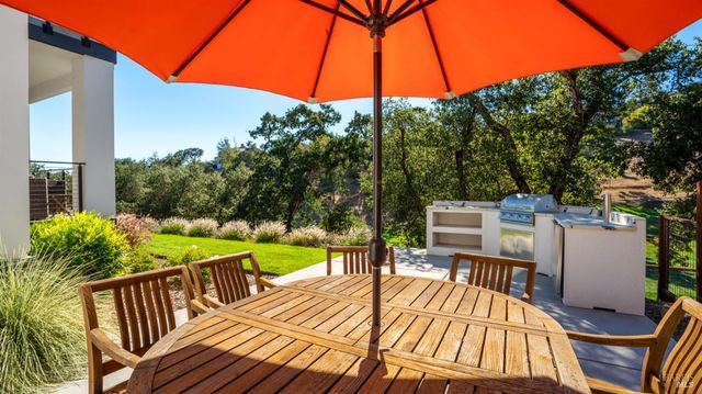 3735 Lakebriar Pl, Santa Rosa, CA 95403