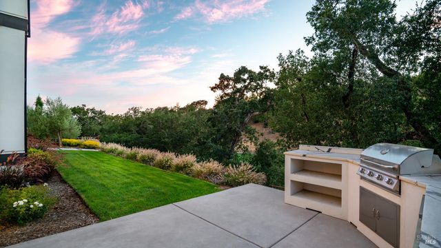 3735 Lakebriar Pl, Santa Rosa, CA 95403