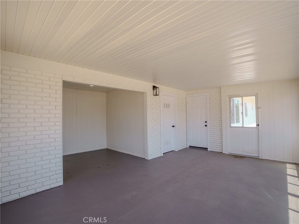 Image 16 of property listing at 21865 Fox, Apple Valley, CA 92307