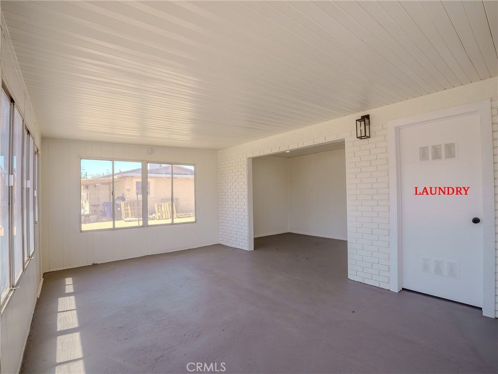 Image 17 of property listing at 21865 Fox, Apple Valley, CA 92307