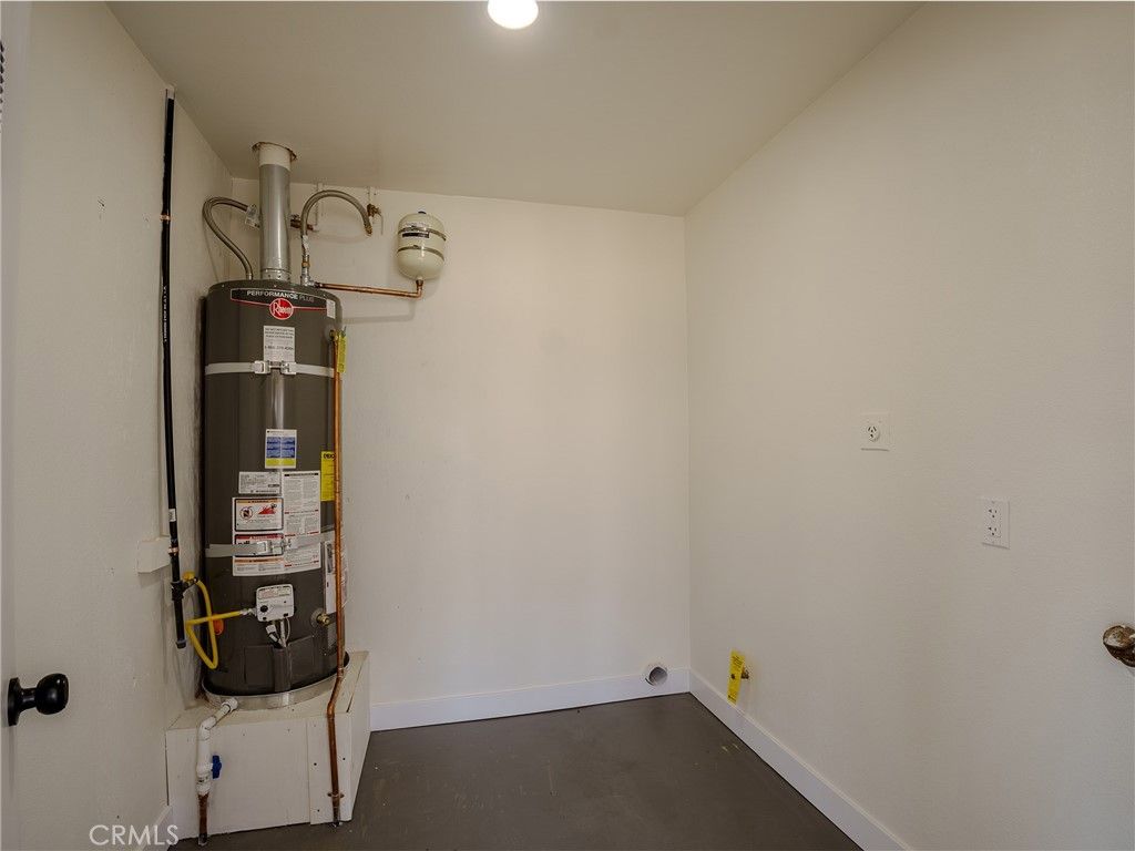 Image 18 of property listing at 21865 Fox, Apple Valley, CA 92307