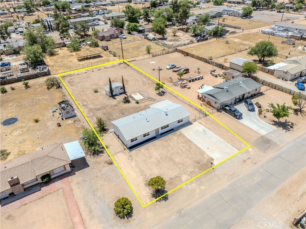 Image 2 of property listing at 21865 Fox, Apple Valley, CA 92307