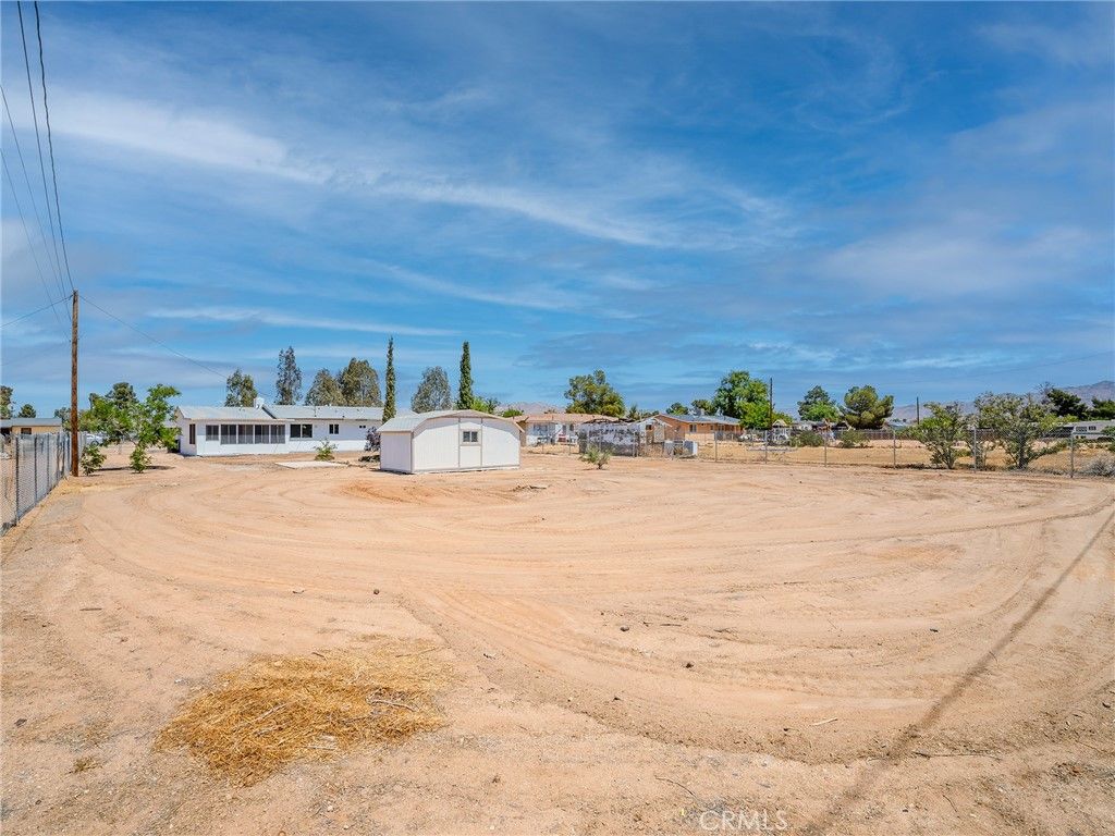 Image 20 of property listing at 21865 Fox, Apple Valley, CA 92307
