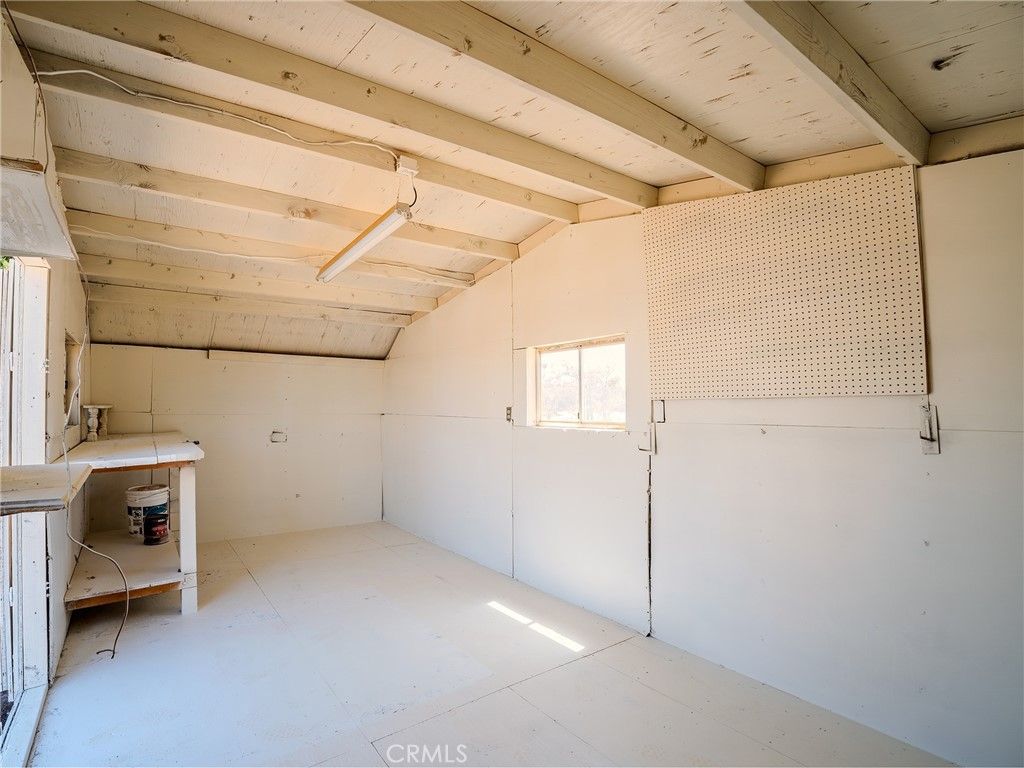 Image 21 of property listing at 21865 Fox, Apple Valley, CA 92307
