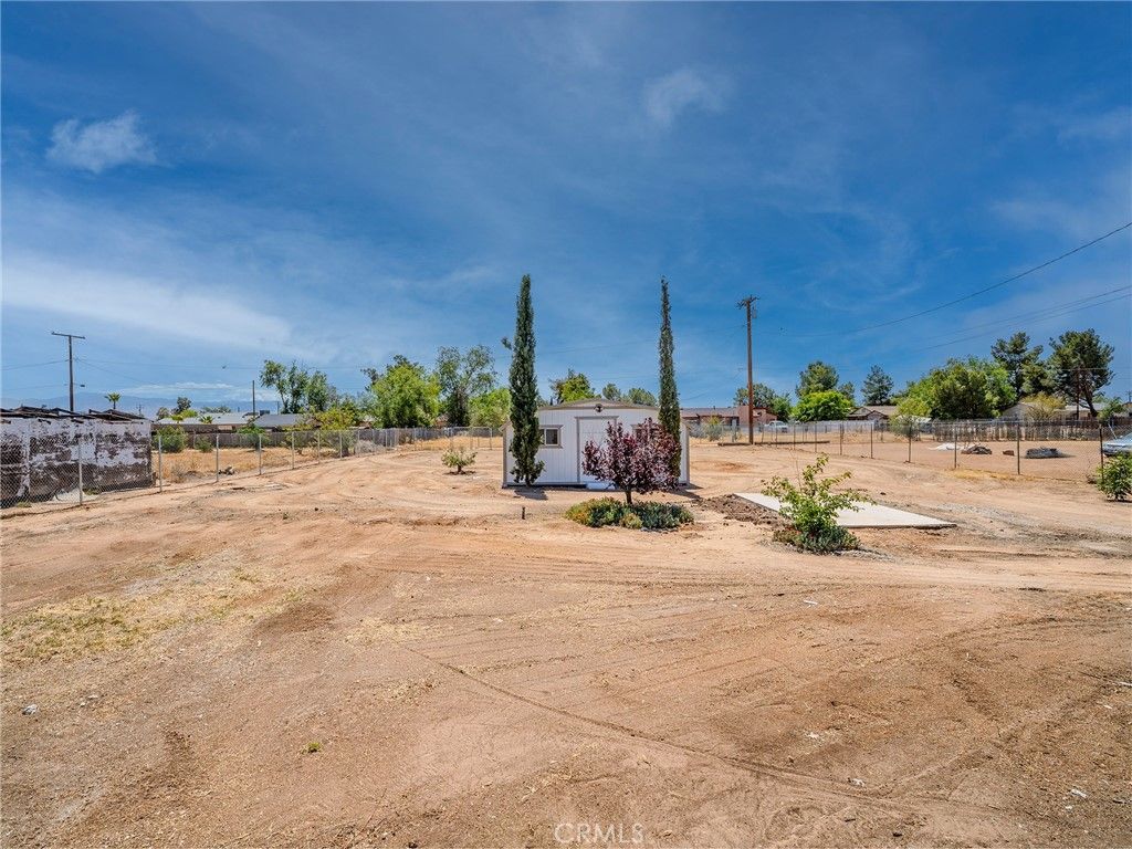 Image 22 of property listing at 21865 Fox, Apple Valley, CA 92307