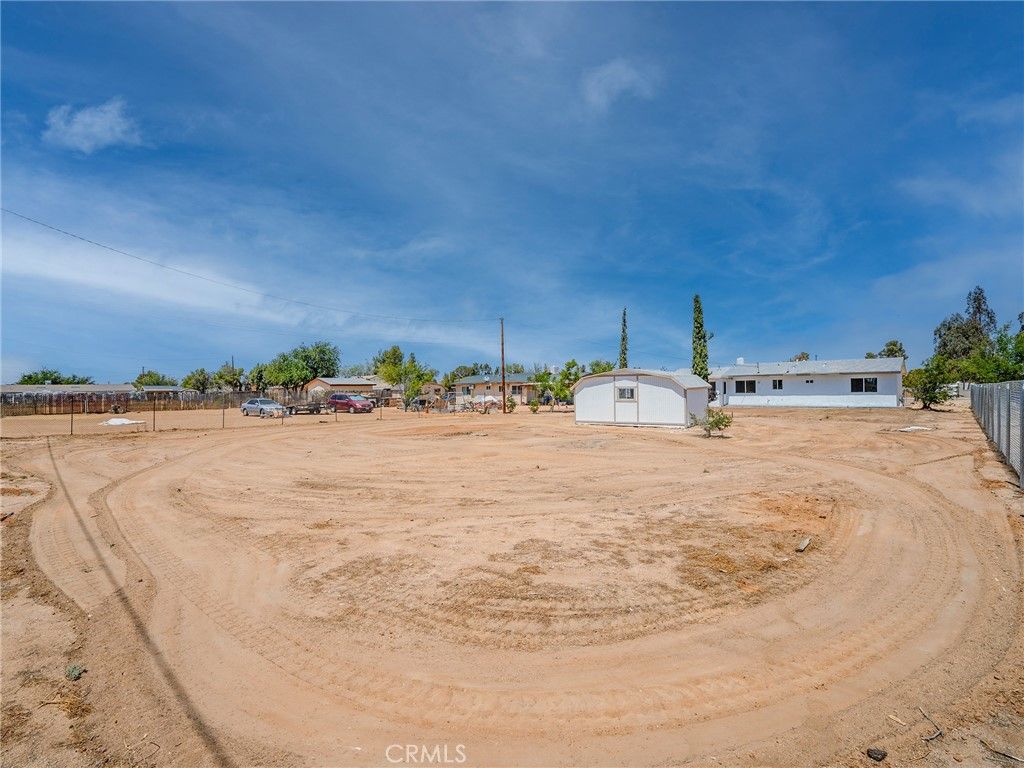 Image 23 of property listing at 21865 Fox, Apple Valley, CA 92307