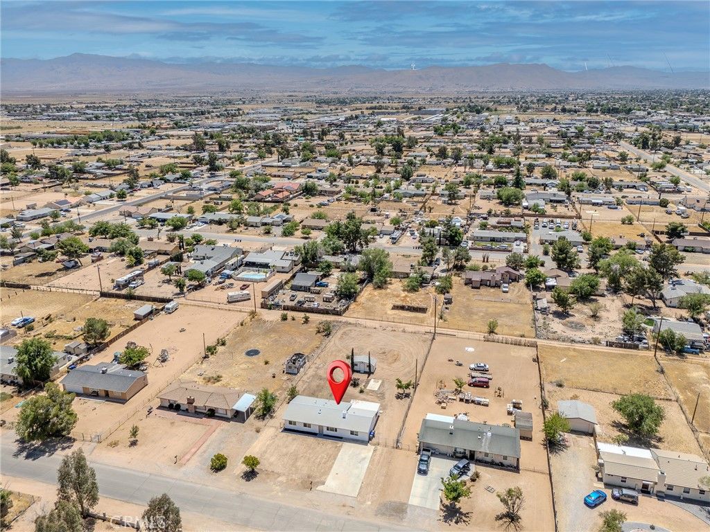 Image 25 of property listing at 21865 Fox, Apple Valley, CA 92307