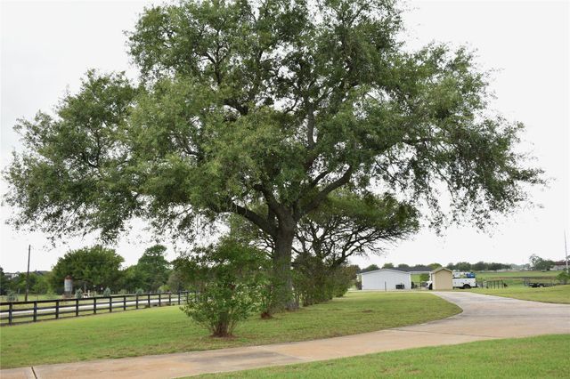 35564 Brumlow Road, Hempstead, TX 77445