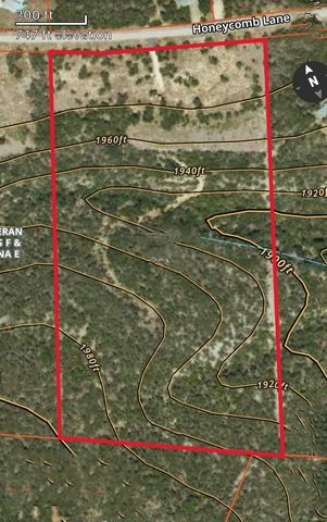 137 Honeycomb LN, Kerrville, TX 78028