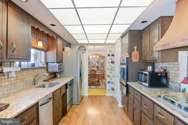 448 HILLSIDE AVE, Piscataway, NJ 08854