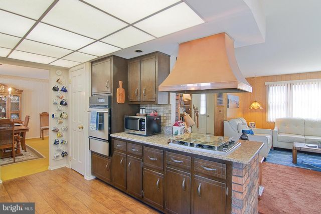 448 HILLSIDE AVE, Piscataway, NJ 08854