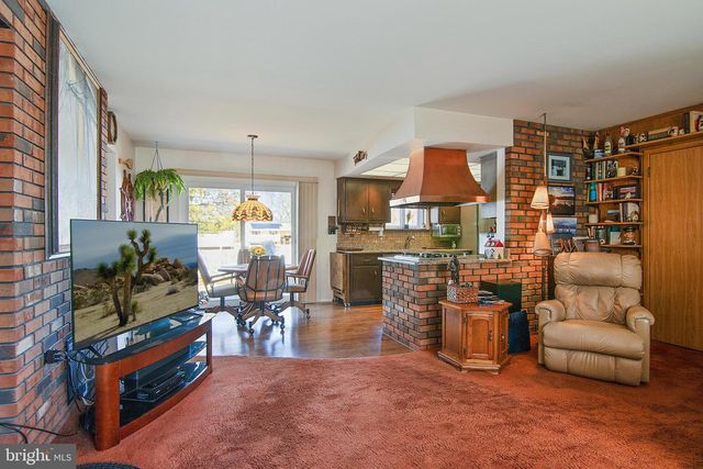 448 HILLSIDE AVE, Piscataway, NJ 08854