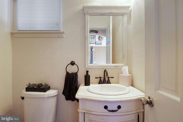 448 HILLSIDE AVE, Piscataway, NJ 08854