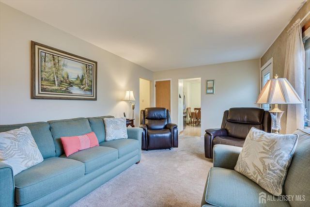 65 Rose Street, Edison, NJ 08817