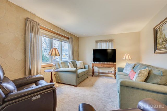 65 Rose Street, Edison, NJ 08817