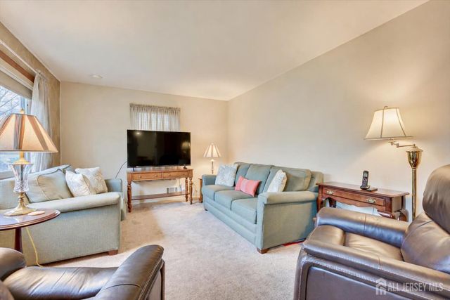 65 Rose Street, Edison, NJ 08817