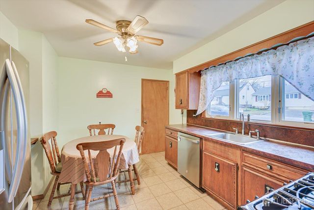 65 Rose Street, Edison, NJ 08817