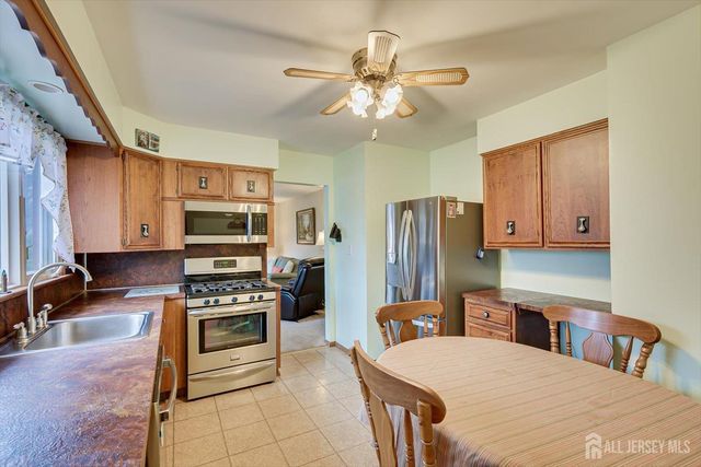 65 Rose Street, Edison, NJ 08817