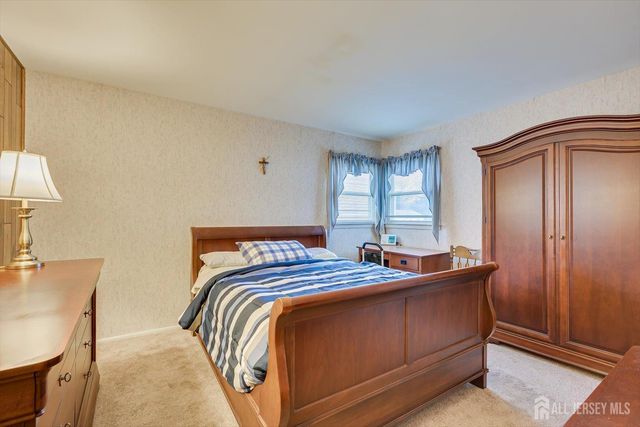 65 Rose Street, Edison, NJ 08817