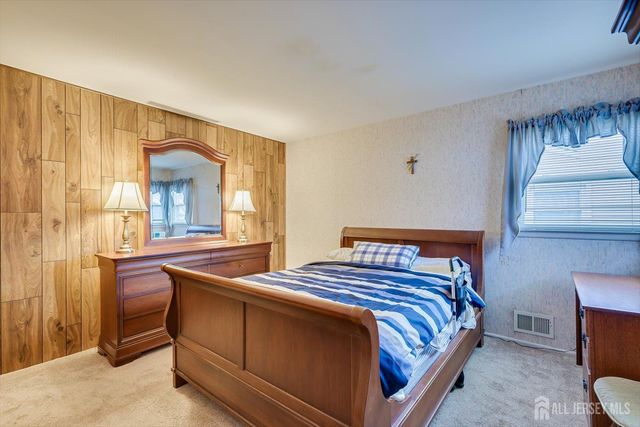 65 Rose Street, Edison, NJ 08817