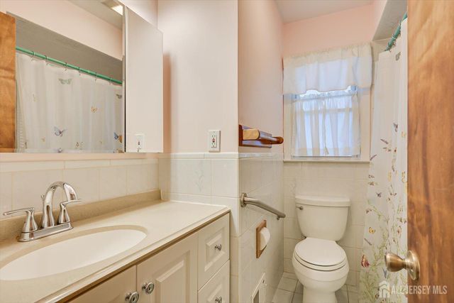 65 Rose Street, Edison, NJ 08817