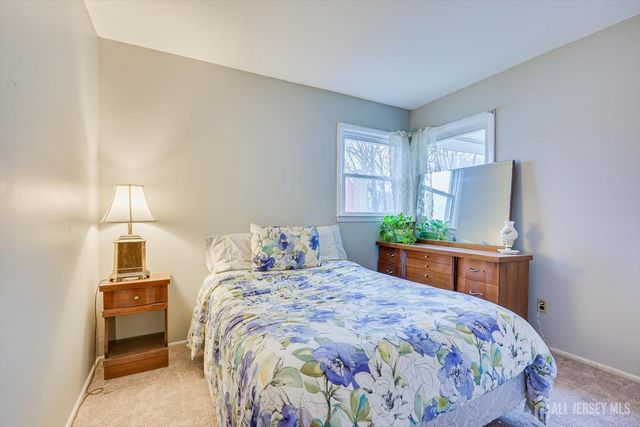 65 Rose Street, Edison, NJ 08817