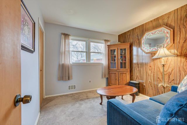 65 Rose Street, Edison, NJ 08817