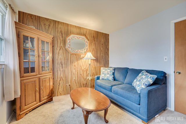 65 Rose Street, Edison, NJ 08817