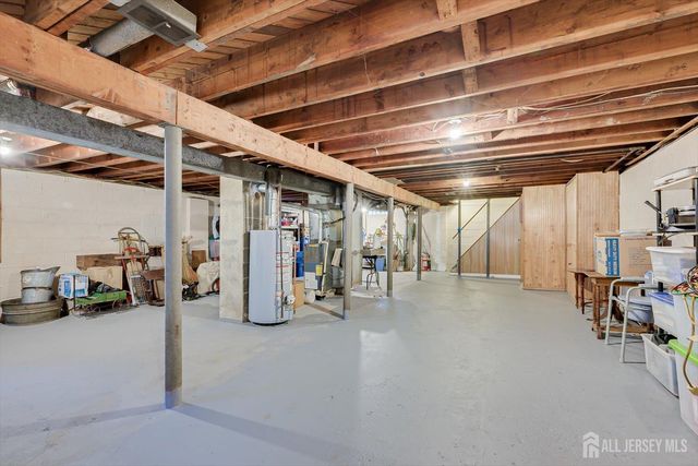 65 Rose Street, Edison, NJ 08817