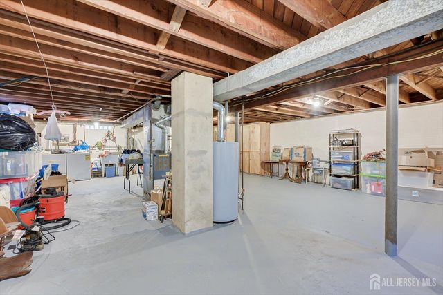 65 Rose Street, Edison, NJ 08817