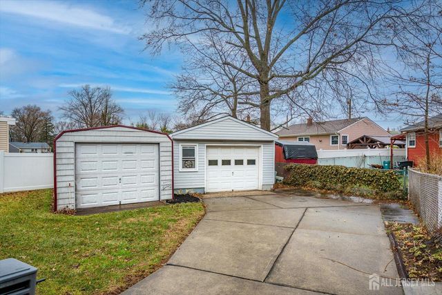 65 Rose Street, Edison, NJ 08817