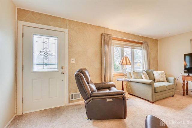 65 Rose Street, Edison, NJ 08817