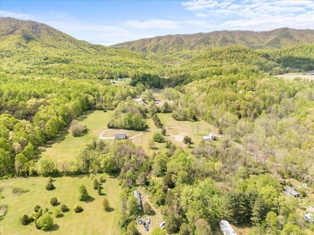 4133 Grove Hill RD, Fincastle, VA 24090