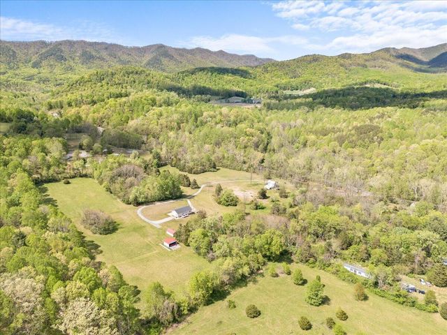 4133 Grove Hill RD, Fincastle, VA 24090