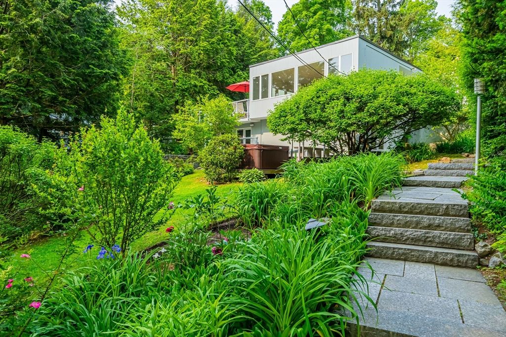 5 Moon Hill Rd, Lexington, MA 02420